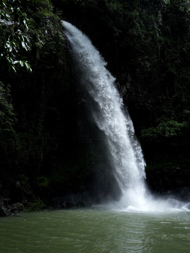 Самый большой водопад на Хайнане Китай Самый большой водопад на Хайнане Китай