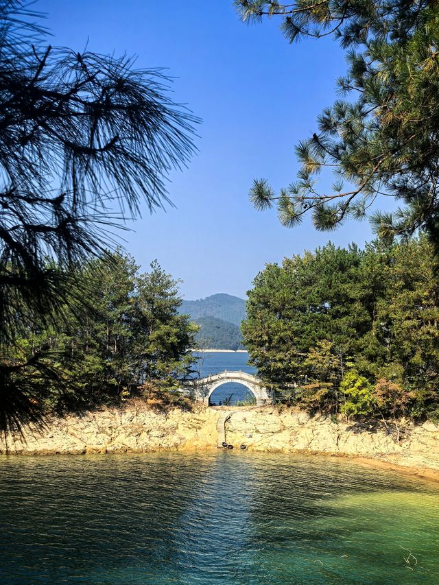 秋天來千島湖別有風味，水天一色美如畫！