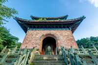 天下第一仙山——武當山的俊美神奇 踏足「天下第一仙山」武當,才懂「道法自然」的深意。山間72峰朝