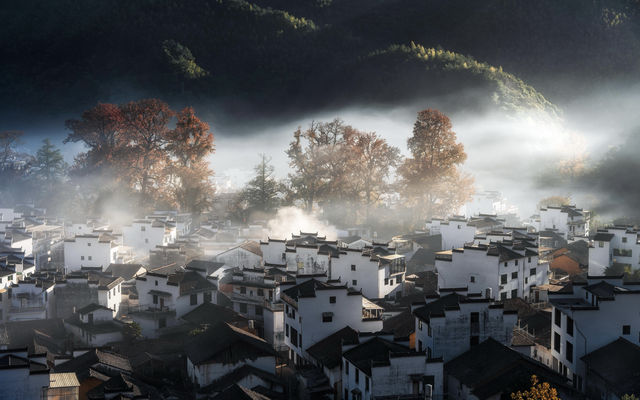 婺源石城秋日行攝全攻略｜沉浸於紅葉晨霧的水墨畫境