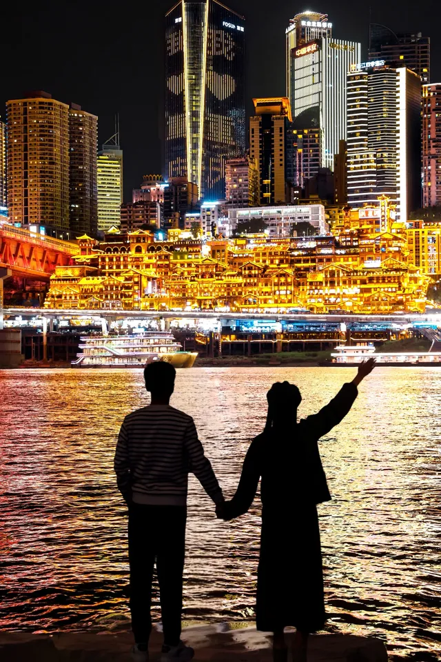 洪崖洞拍照受凍已回提醒12月要來重慶的 洪崖洞拍照受凍已回提醒12月要來重慶的