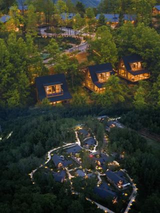 A winter wonderland team-building destination! This homestay is so beautiful I don’t want to go back to the city