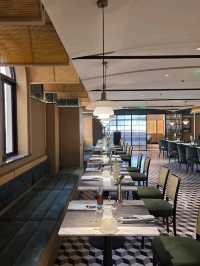 Отель с изысканным рестораном внутри.