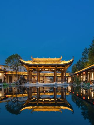 夕暮れの西递｜古建築が星河と灯りの海に溶け込む時