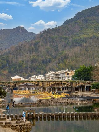 Regret only came after arriving at a seriously underrated ancient town with New Year vibes around Wenzhou