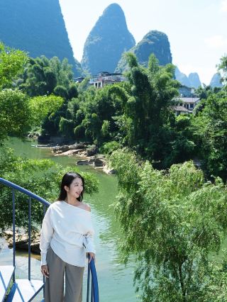 Mid-Autumn for kids in Guangxi: a long row of candles to greet the moonlight