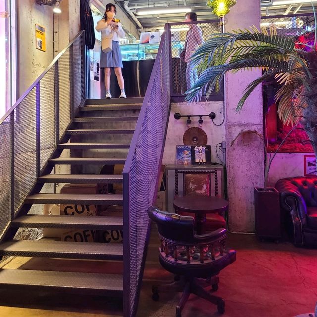 힙한 실내와 반전되는 오션뷰 애월카페 레이지펌프🏝