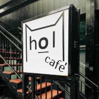 HOL CAFE อ่านยังไงกันนะ ☕️