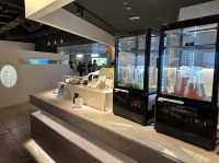 東京・羽田空港。第1ターミナル(南ウイング)保安検査場内の有料ラウンジ『POWER LOUNGE SOUTH 』