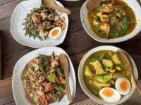 แวะชิมอาหารพื้นเมือง ร้านอาหารเรือนไม้