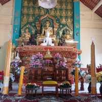 Wat Phra That Doi Chom Thong