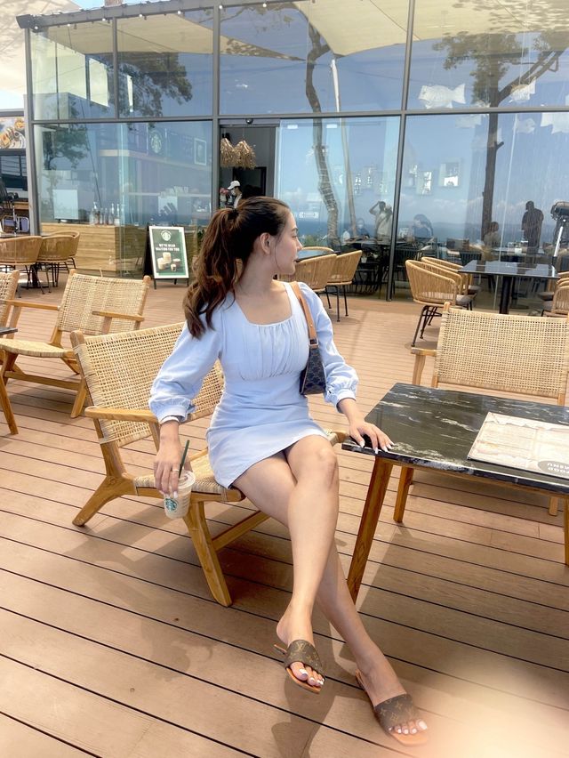  Starbucks  วิวทะเลบนยอดเขา ⛰️ 