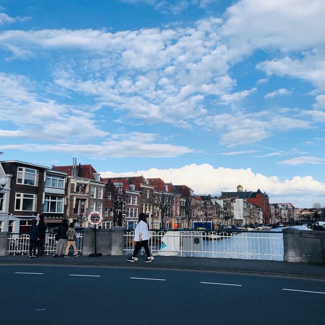 荷蘭🇳🇱萊頓市中心河岸景色🚤🛶