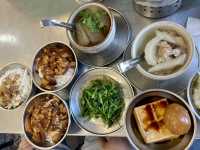 南機場夜市美食推薦｜曉迪筒仔米糕，中午就人潮滿滿了