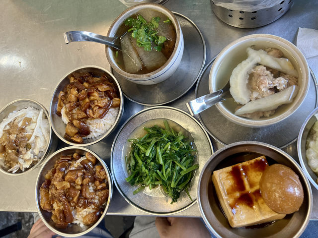 南機場夜市美食推薦｜曉迪筒仔米糕，中午就人潮滿滿了