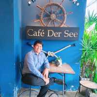Cafe’ der sea คาเฟ่น่ารักชิค ๆ ริมทะเลสาบ