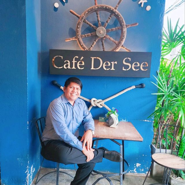 Cafe’ der sea คาเฟ่น่ารักชิค ๆ ริมทะเลสาบ