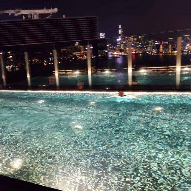 特色無邊際泳池｜同大海景融為一體