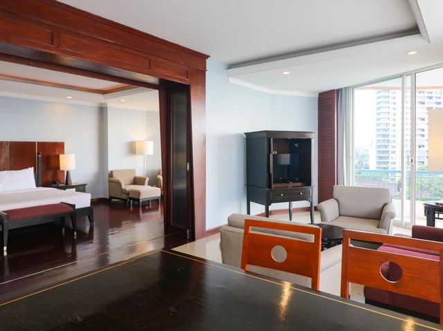 Long Beach Garden Hotel & Pavilions ที่พักพัทยา
