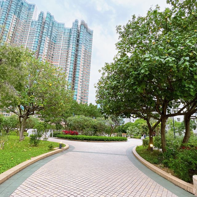 奧海城二期商場平台外嘅奧海公園