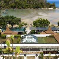NAKAMANDA Resort & Spa วิลล่าหรูริมทะเล