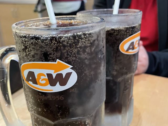 토론토의 버거 맛집 “A&W"