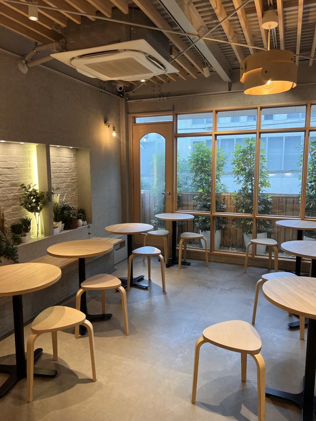 東京【新大久保】広々としたインテリアがかわいいおすすめカフェ☕️