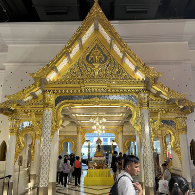 Iconsiam Unique Indoor Floating Market Bangkok Editorial Stock Image -  Image of chandeller, center: 148017119