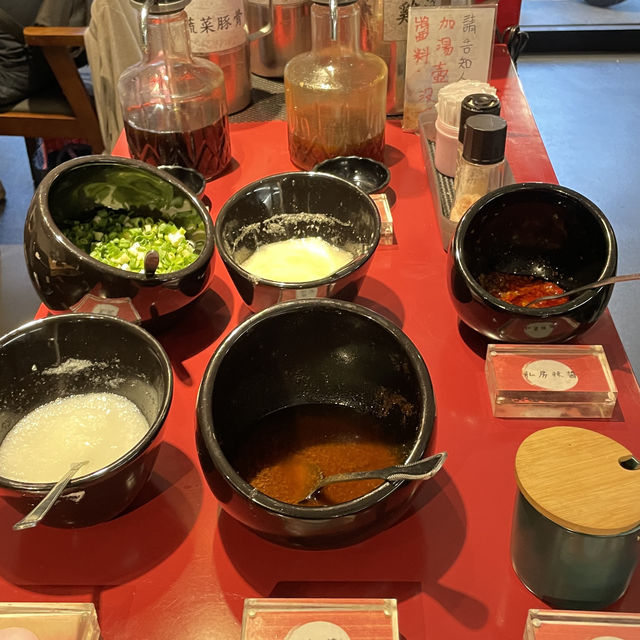 囍富火鍋-職人熬湯專門店，胡椒老伙雞湯好好味啊🤤