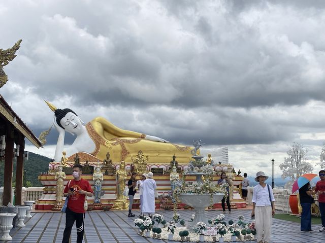 มูขอพร ‘หลวงพ่อทันใจ’ วัดพระธาตุดอยคำ