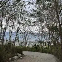 聽浪吹風堆石秘境海灘【曼波海灘】