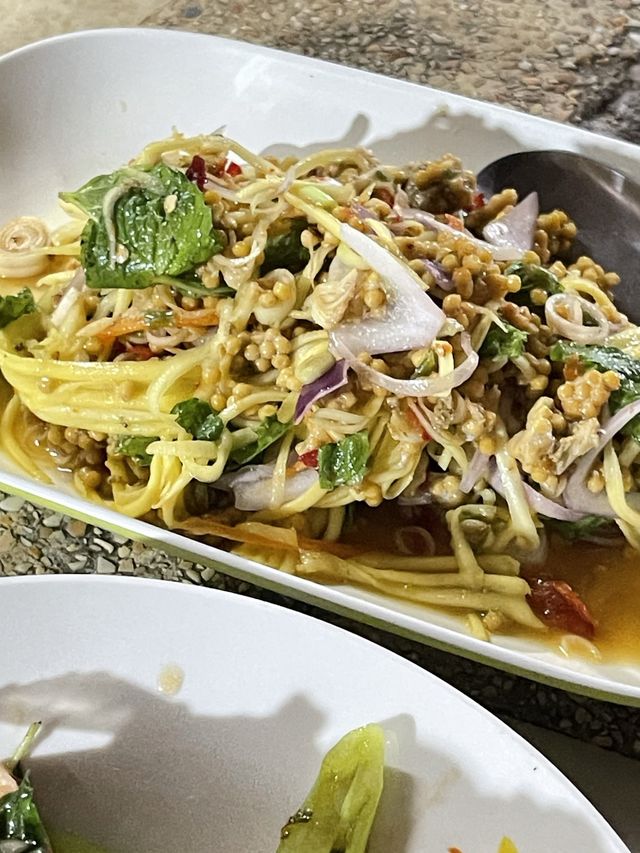 ร้านอาหาร เจ๊น้อง อ่าวยาง