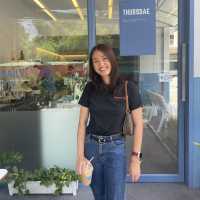 THURSDAE CAFE CNX