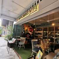 lovely restaurant in iconic neighbourhood