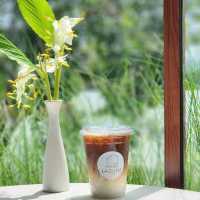☕️คาเฟ่ริมทะเลสาบสไตล์มินิมอล 🏡  𝑳𝒂𝒈𝒖𝒏𝒆