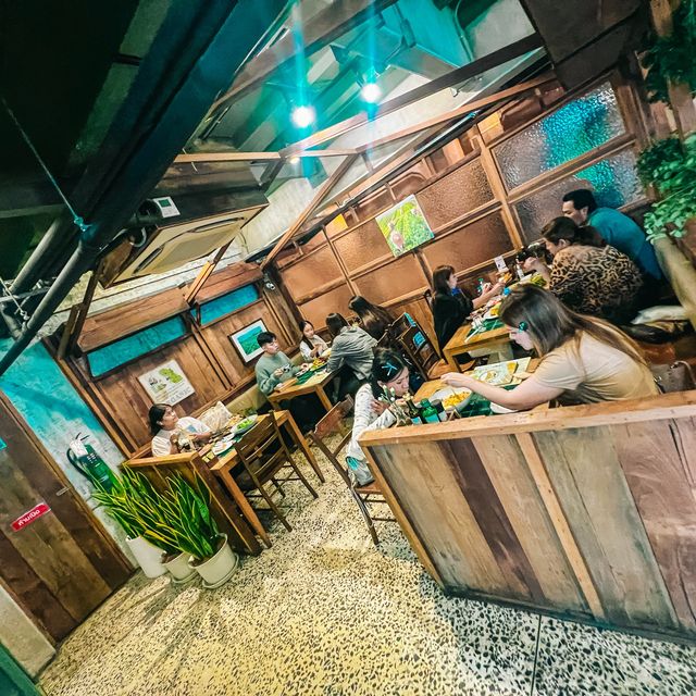 สวนผักโอ้กะจู๋ ร้านดังเชียงใหม่กลางสยามแสควร์ ซอย2