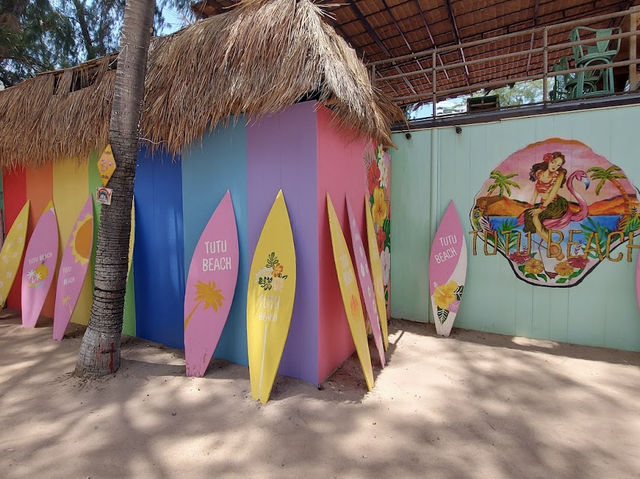 คาเฟ่สีชมพู Tutu Beach พัทยา