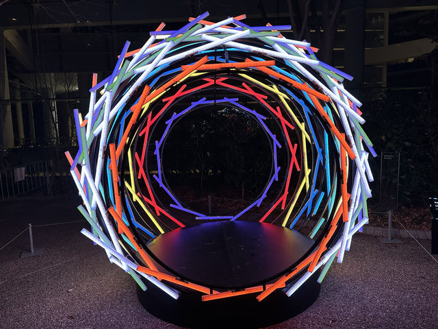 東京・虎ノ門。光のアート作品を楽しむ『TORANOMON LIGHT ART』