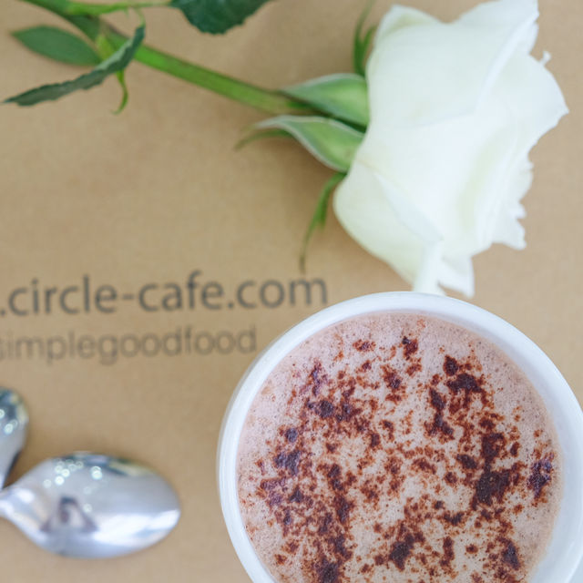 Circle Cafe: Dubai Delights