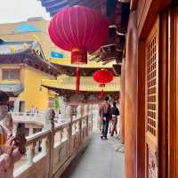 🙏🏯 Embrace Tranquility at Jing'an Temple! 🌸🕉️