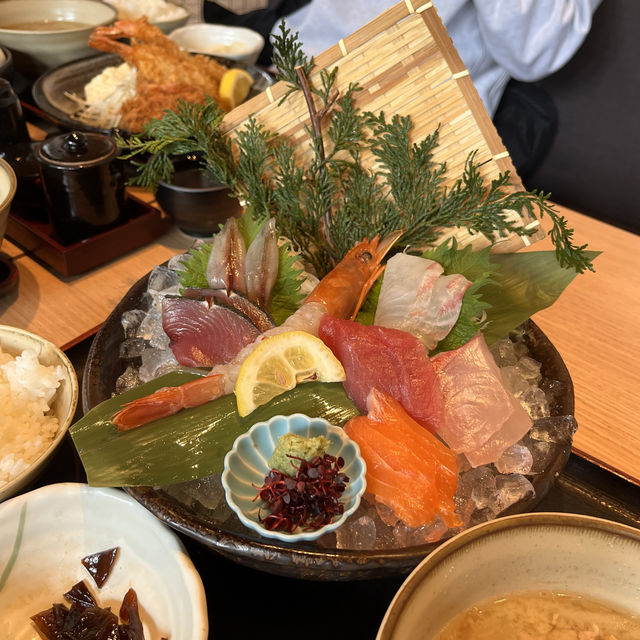 開店前から並んでた人気店🐟