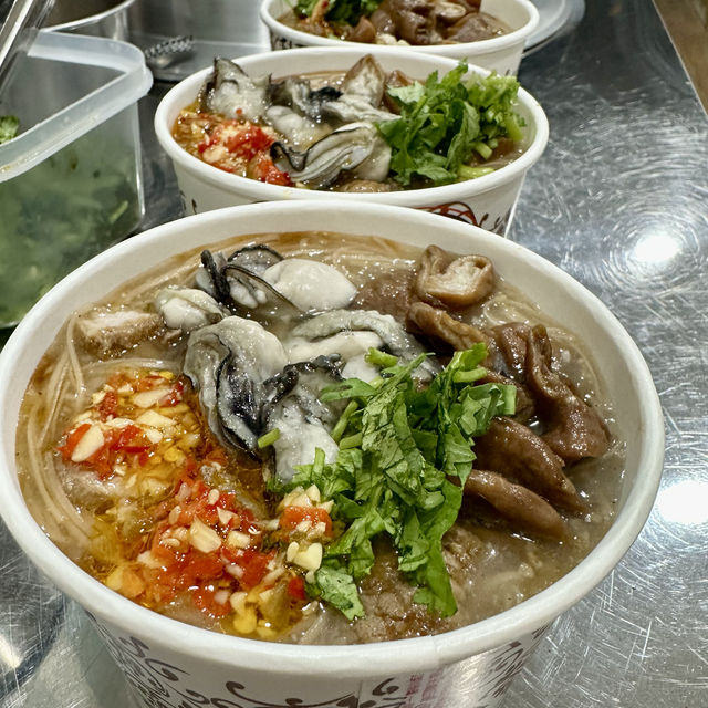 東區（老王記）大腸麵線.肉羹和滷大腸.非吃不可