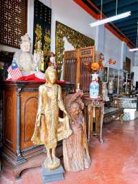 Happy Shopping at Jonker Street Melaka