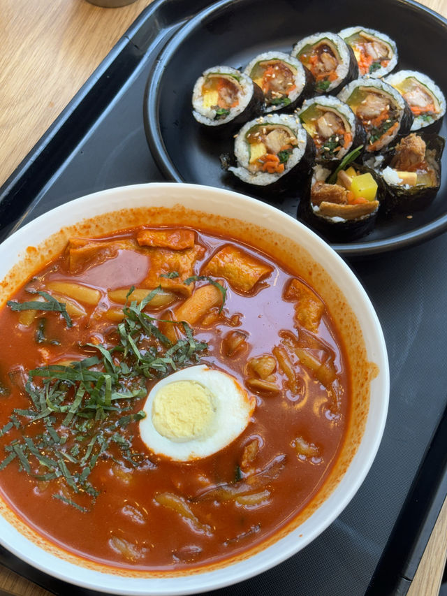 점심웨이팅 필수인 24시간 가성비 분식맛집,싸다김밥 마포역점