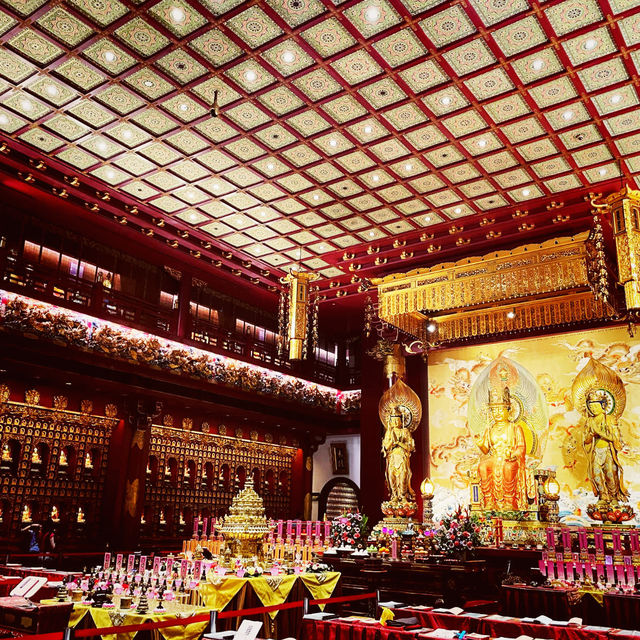 【シンガポール🇸🇬/壁一面に仏像が並ぶ煌びやかな”仏牙寺龍華院博物館”】