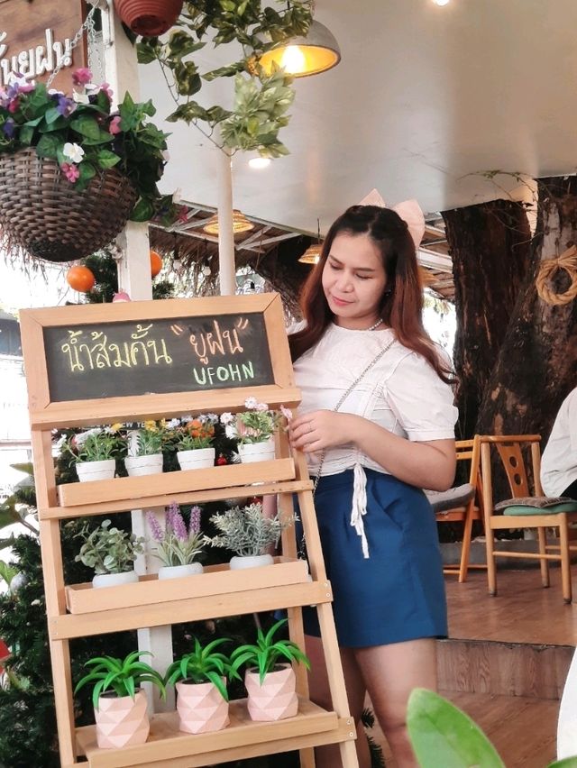คาเฟ่น้ำส้มสุดอร่อย Ufon