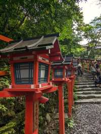 日本京都-攝影者最愛的點燈石階：貴船神社