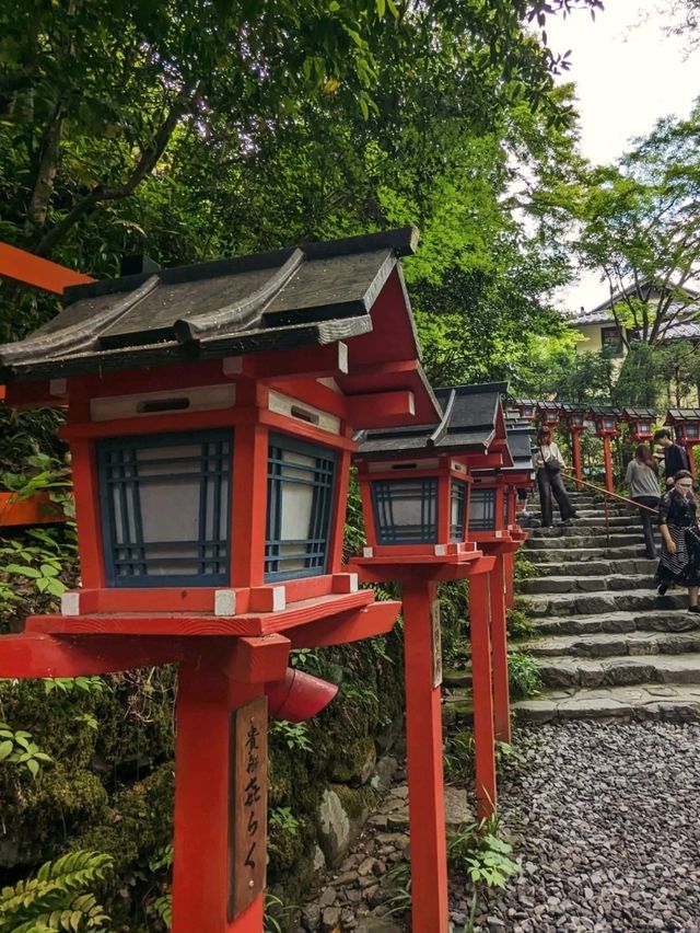 日本京都-攝影者最愛的點燈石階：貴船神社