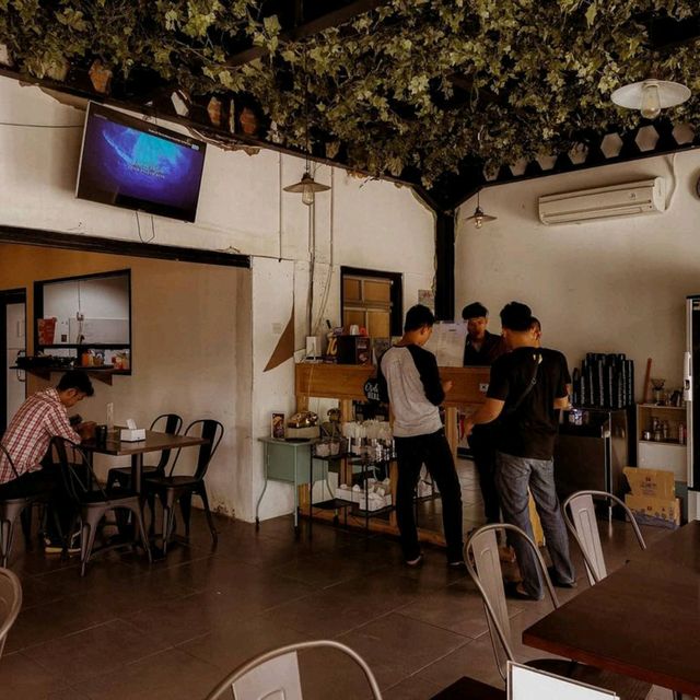 KIRINTJIKOPI | A very classic and aesthetic place.