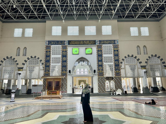【マレーシア🇲🇾】水に囲まれた美しいモスク🕌